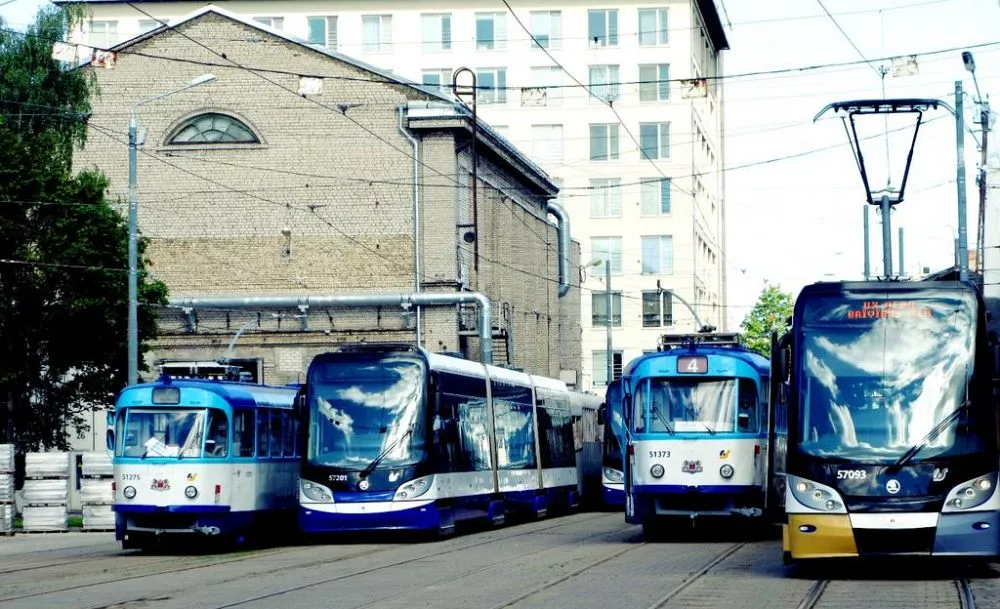 Общественный транспорт и автостоянки в Риге в новогодние праздники будут бесплатными
