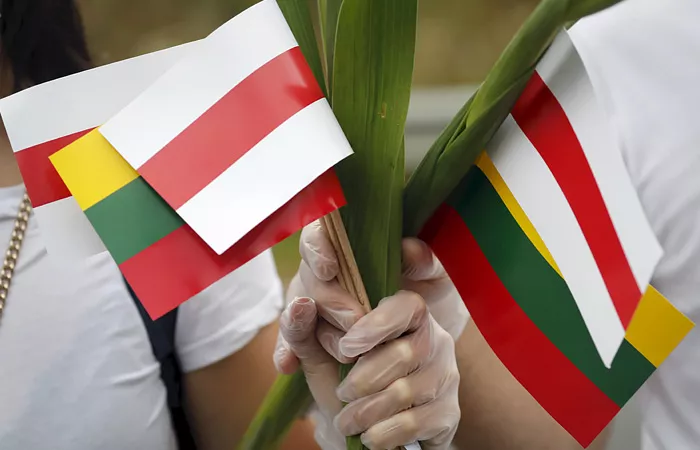 Альтернативные паспорта для белорусской оппозиции намерена печатать литовская компания с сомнительными связями