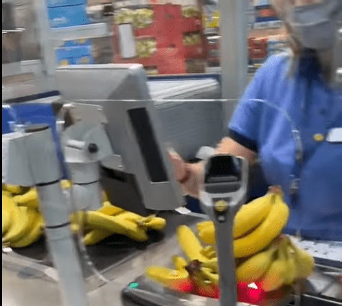 Проверка на прочность: в Огре посетитель Lidl купил бананов на 34 евро