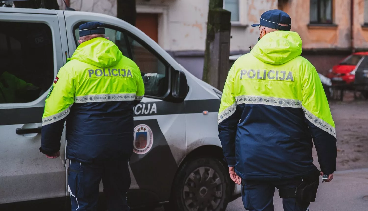 Есть рекорд? На убегавшего от полиции в Даугавпилсе мотоциклиста возбуждено 20 дел