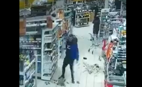 Впечатлился ценами? В Екабпилсе мужчина разгромил магазин