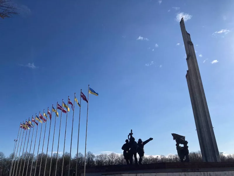 «Русский союз Латвии» угрожает войной, если что-то случится с памятником Освободителям: «Неаткарига»