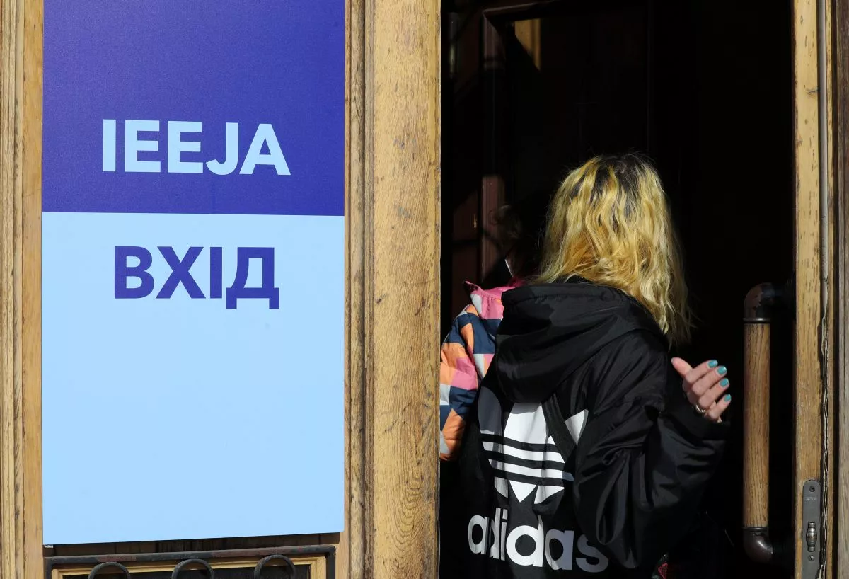Украинских беженцев приветствуют в теневой экономике Латвии