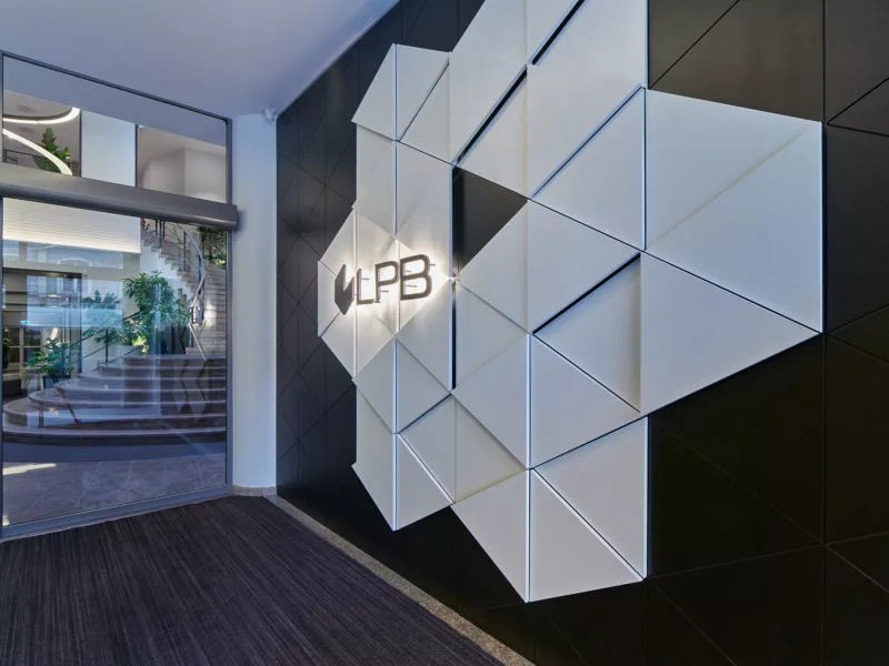 LPB Bank: озвученная в СМИ информация о Михаиле Ульмане не влияет на управление банком