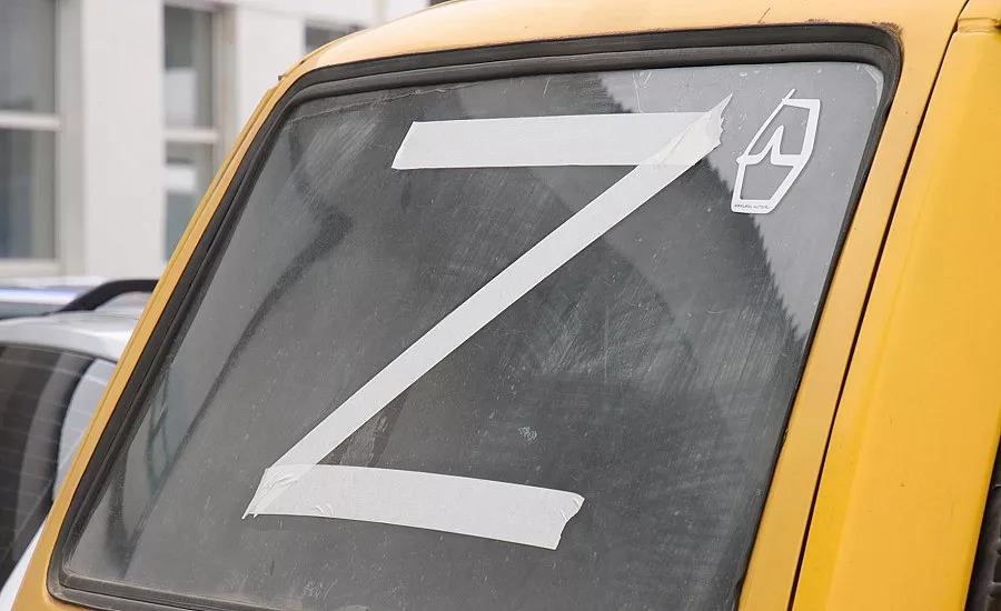В Москве разрисован буквами Z автомобиль литовского дипломата (ФОТО)