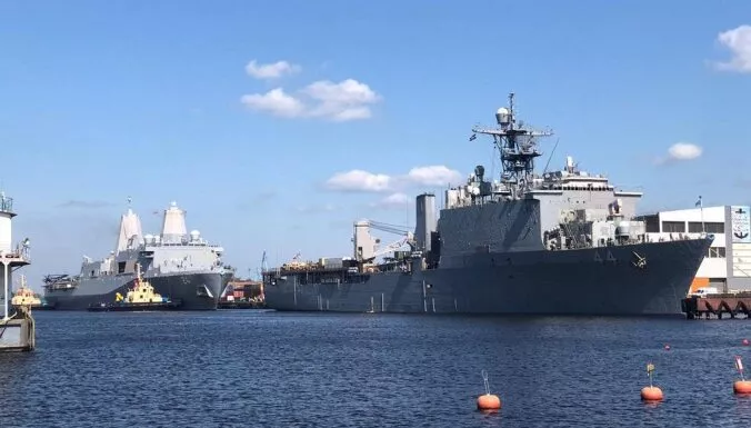 В Ригу прибыли американские корабли USS Arlington и USS Gunston Hall