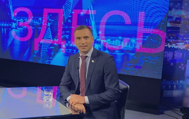 «Тебе Латвию олатышивать надо, а ты…»: соцсети негодуют по поводу интервью Стакиса «Дождю»