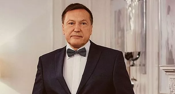Один из самых богатых российских политиков выпал из окна отеля