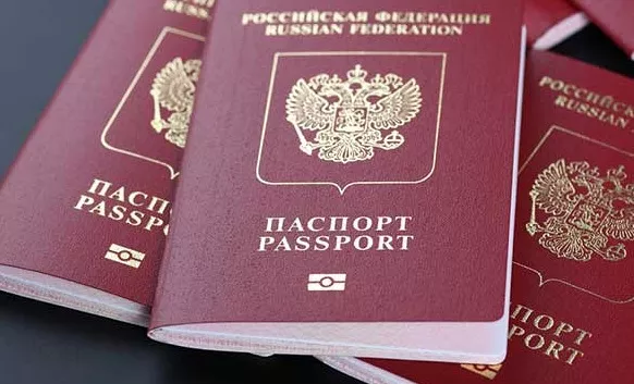 В России приняли закон об обязанности призывников сдавать загранпаспорта