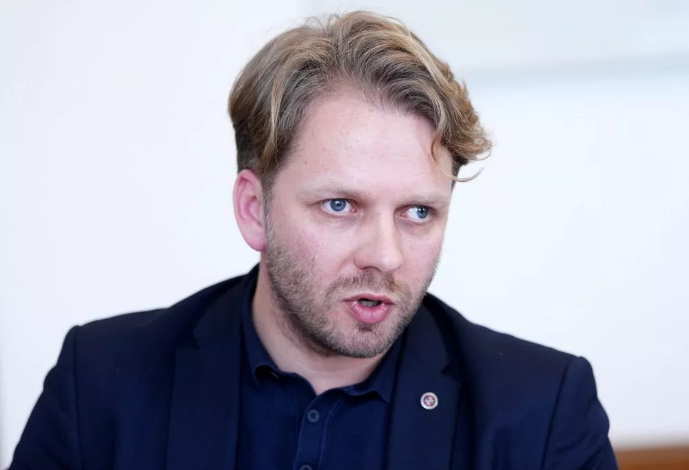 «Строительство новых станций на Болдерайской линии затянулось, электрификация тоже»: глава LDz