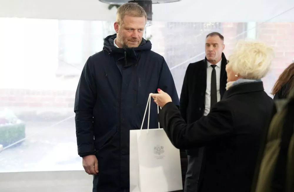 «Люди дорогие, у нас над головой 50 кг тротила»: евродепутат решил быть открытым с обществом
