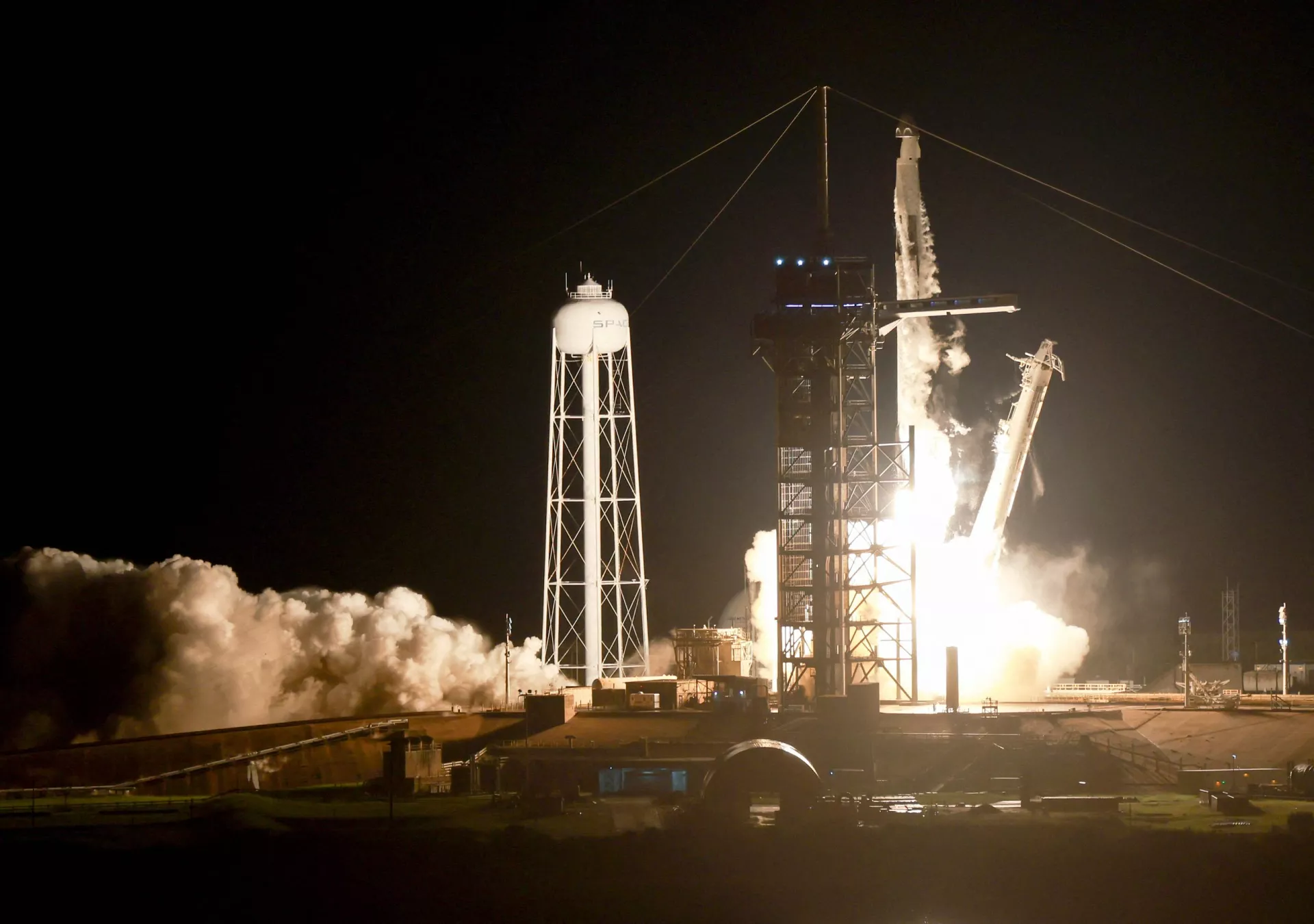 Маск успешно запустил миссию Polaris для первого частного выхода в открытый космос (ВИДЕО)