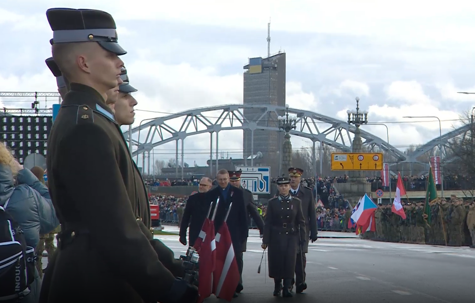 Боже, благослови Латвию: в честь Дня независимости в Риге прошёл военный парад. ФОТО, ВИДЕО