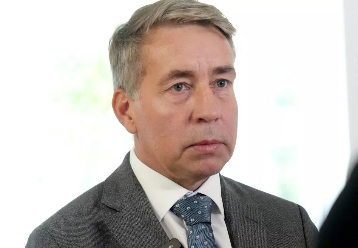 Хороший же министр! Профсоюз медиков вступился за Аугулиса
