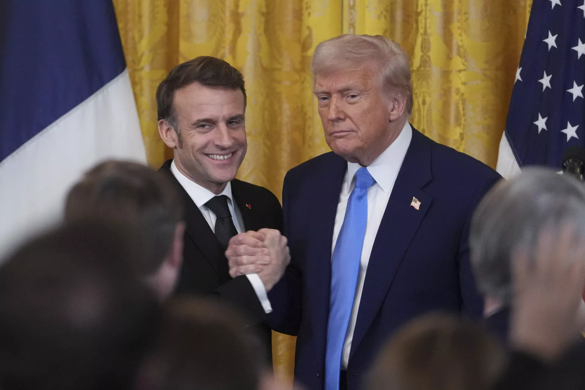 Макрон провел брифинг для лидеров ЕС после встречи с Трампом