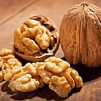 В скорлупе и очищенные: откуда к нам везут грецкие орехи?