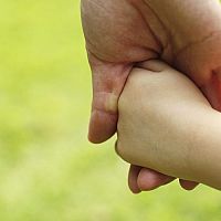 Помощь семьям с детьми увеличили: список изменений в пособиях