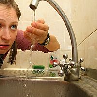 Должен ли сантехник, заменив кран, уплатить налог? Бен Латковскис о теневой экономике