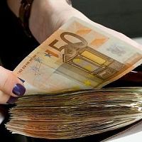 До 7.5 тысяч евро — в месяц! Стали известны депутаты-передовики по зарплатам