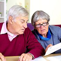 Куда вкладывать деньги людям 50+, чтоб поддержать себя на пенсии: советы экспертов Куда вкладывать деньги людям 50+, чтоб поддержать себя на пенсии: советы экспертов