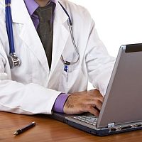 Врач сидит в кабинете, ни пациентов, ни очереди. Но попасть к нему на приём нельзя! Янис в шоке