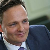 Директора Госканцелярии отстранили на месяц и без зарплаты