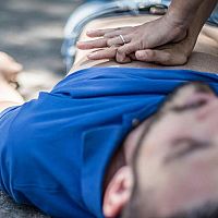 Семья из Германии отравилась уличной едой в Стамбуле: двое детей умерли