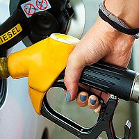 Ажиотаж на бензоколонках: кое-где топлива может не хватить