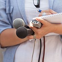 Поменять одно слово! Журналисты бьют тревогу: свобода слова под угрозой