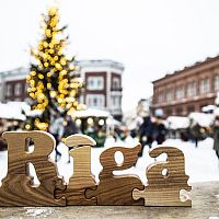 Главным рождественским ёлкам Риги 35 лет, а высота — 7-ми этажный дом!