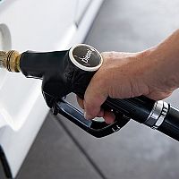 Уже воруют топливо из машин: 2.5 тонны за ночь!