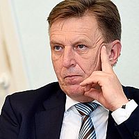 Размеры нужно как-то объяснить народу: Кучинскис обещает сократить чиновникам доходы