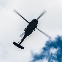 Лоцманское судно село на мель в районе Саулкрасты: вертолетом спасали