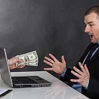 «Молодёжь живёт в параллельном мире?» Студент без опыта потребовал зарплату 2000 евро в месяц «Молодёжь живёт в параллельном мире?» Студент без опыта потребовал зарплату 2000 евро в месяц