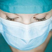 Собаки больной пациентки покусали медсестру: буря в соцсетях Собаки больной пациентки покусали медсестру: буря в соцсетях