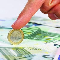 Владельцы квартир, домов, гаражей: налог на недвижимость — кому платить и сколько?