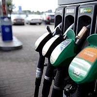 Привет от Трампа! Топливо в Латвии может подорожать уже в этом году