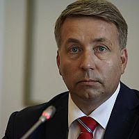 Аугулис: государству пора завязывать с авиабизнесом