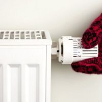 В Резекне прорыв теплосетей: от тепла отключены 20 объектов (адреса)