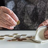 Годовое пособие пережившему супругу умершего пенсионера: как его оформить?