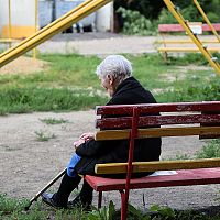 Одинокая бабушка просит помощи?  Как составить Договор содержания