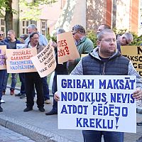 «Мы выйдем на улицы, если не будет нормальной скидки»: таксистам грозит массовое банкротство