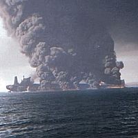 У берегов Омана атакован нефтяной танкер