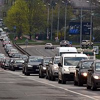 Перед праздником: Рига стоит в жутких пробках, а полиция готовит рейды