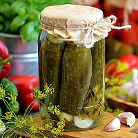 Хрустят и пахнут: что нам продают под видом маринованных огурцов?