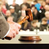 На аукцион выставлены 210 особенных кресел из кинотеатра «Spelendid Palace»: почём?почём?