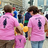 Однополые браки обязаны признавать все страны ЕС: решение суда