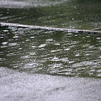 Латвийцев предупреждают о сильных дождях: обновленный прогноз