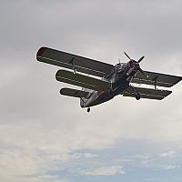 Pēc atbildīgo iestāžu iebildumiem nedēļas nogalē Spilves lidlaukā iecerētais aviošovs pārcelts uz nākamā gada vasaru