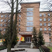 Spriedums PSKUS bijušo valdes locekļu strīdā pret slimnīcu par pabalstu izmaksu būs zināms nākammēnes